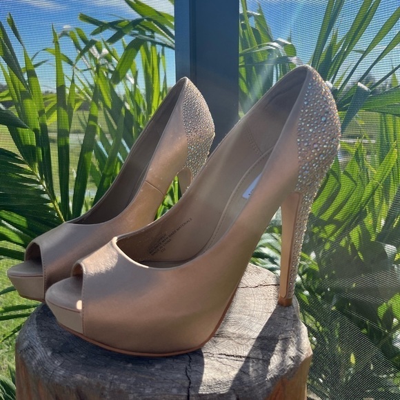 Steve Madden gold satin peep toe heels with rhinestones sz 8.5 - Picture 1 of 12